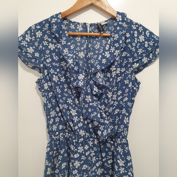 DIVIDED H&M size 8 (EUR 34/US 4) blue/white floral playsuit - Picture 4 of 8